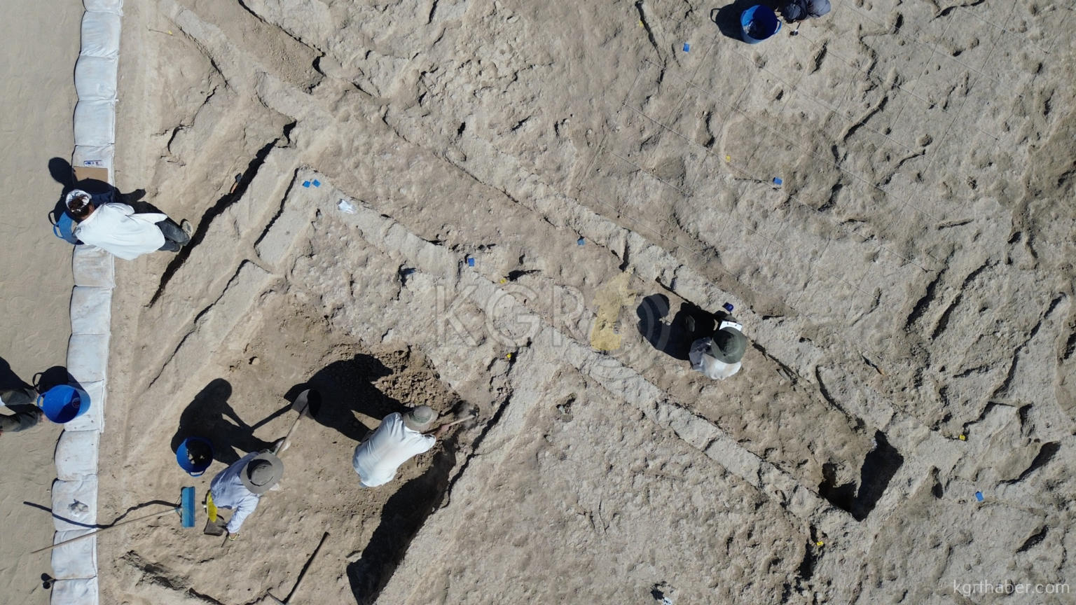 Karamanda Yaklasik 10 Bin Yillik Sokak Bulundu14