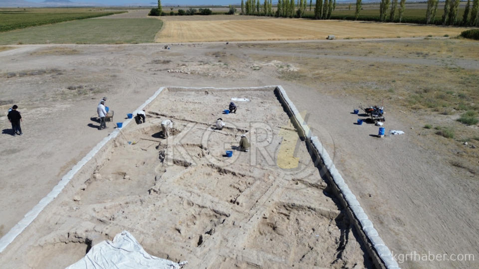 Karamanda Yaklasik 10 Bin Yillik Sokak Bulundu4