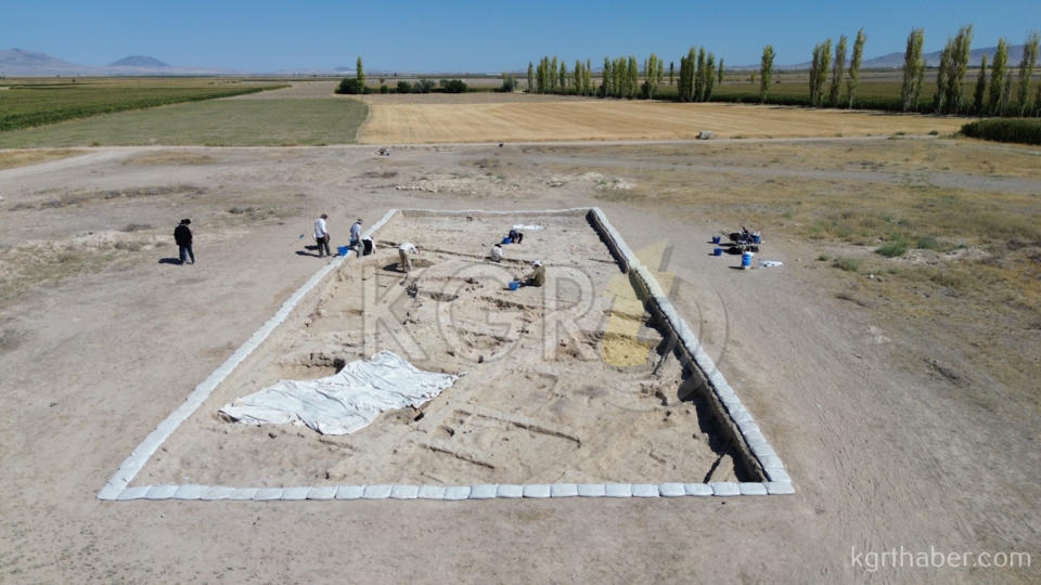 Karamanda Yaklasik 10 Bin Yillik Sokak Bulundu5