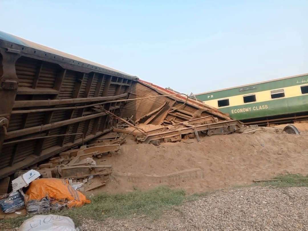 Pakistanda Tren Kazasi 1 Olu 24 Yarali (3)