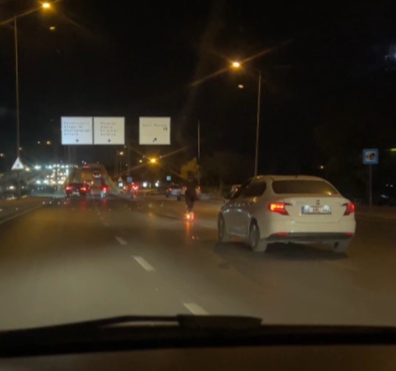 Scooterla 90 Kilometre Hizla Araclari Solladi (3)