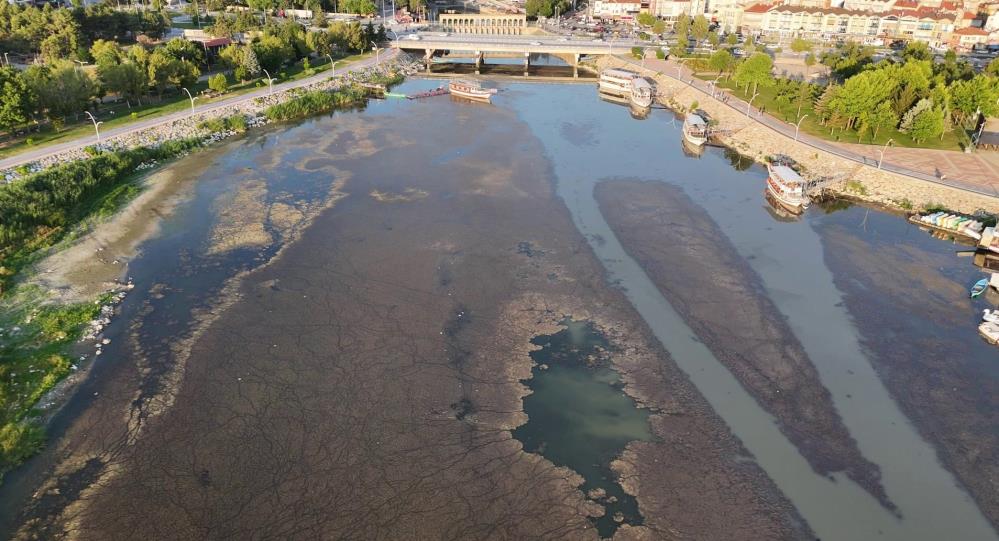 Turkiyenin En Buyuk Tatli Su Golunde Sular Cekildi4