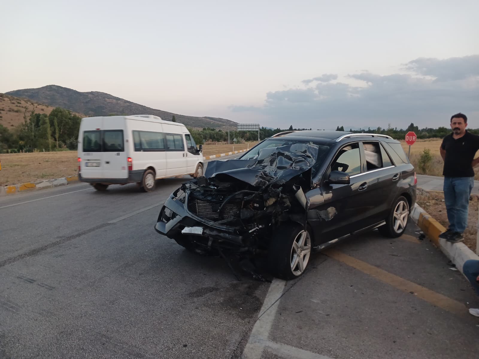 Uc Ayri Trafik Kazasi 6 Kisi Yaralandi (1)