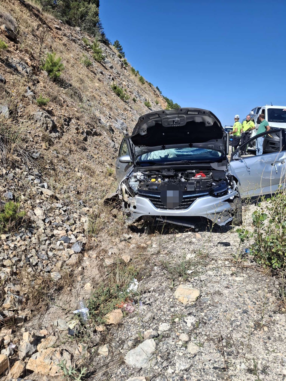 Uc Ayri Trafik Kazasi 6 Kisi Yaralandi (2)