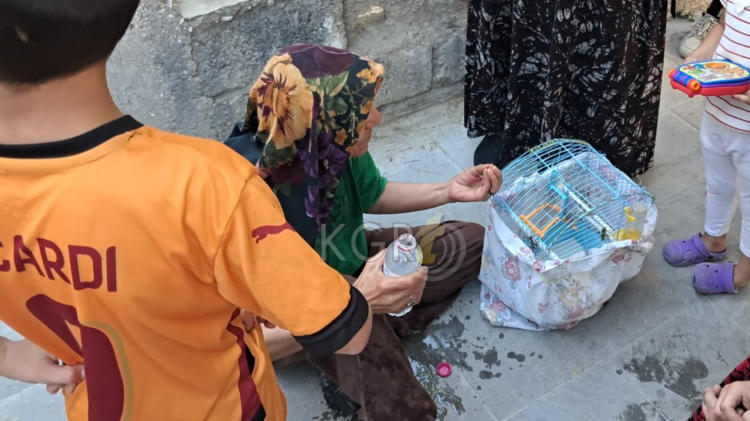 Yanan Eve Korkusuzca Girdi Kusunu Kurtardi1