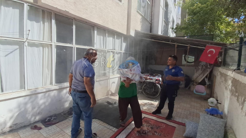 Yanan Eve Korkusuzca Girdi Kusunu Kurtardi9