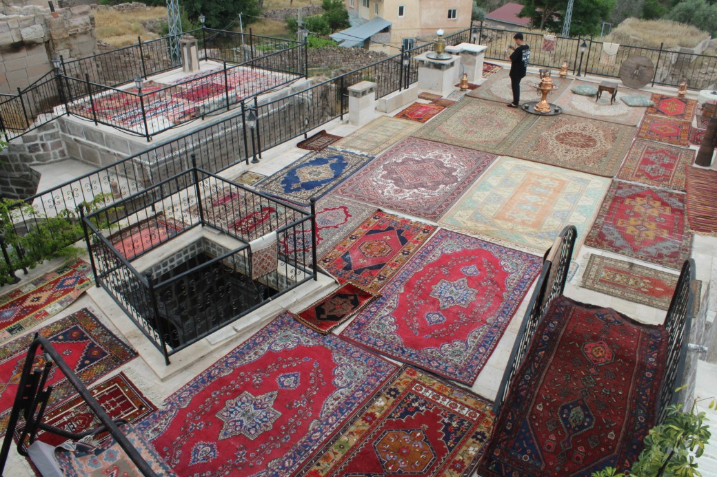 Yuz Yillik Halilar Serildi Renkler Can Buldu5