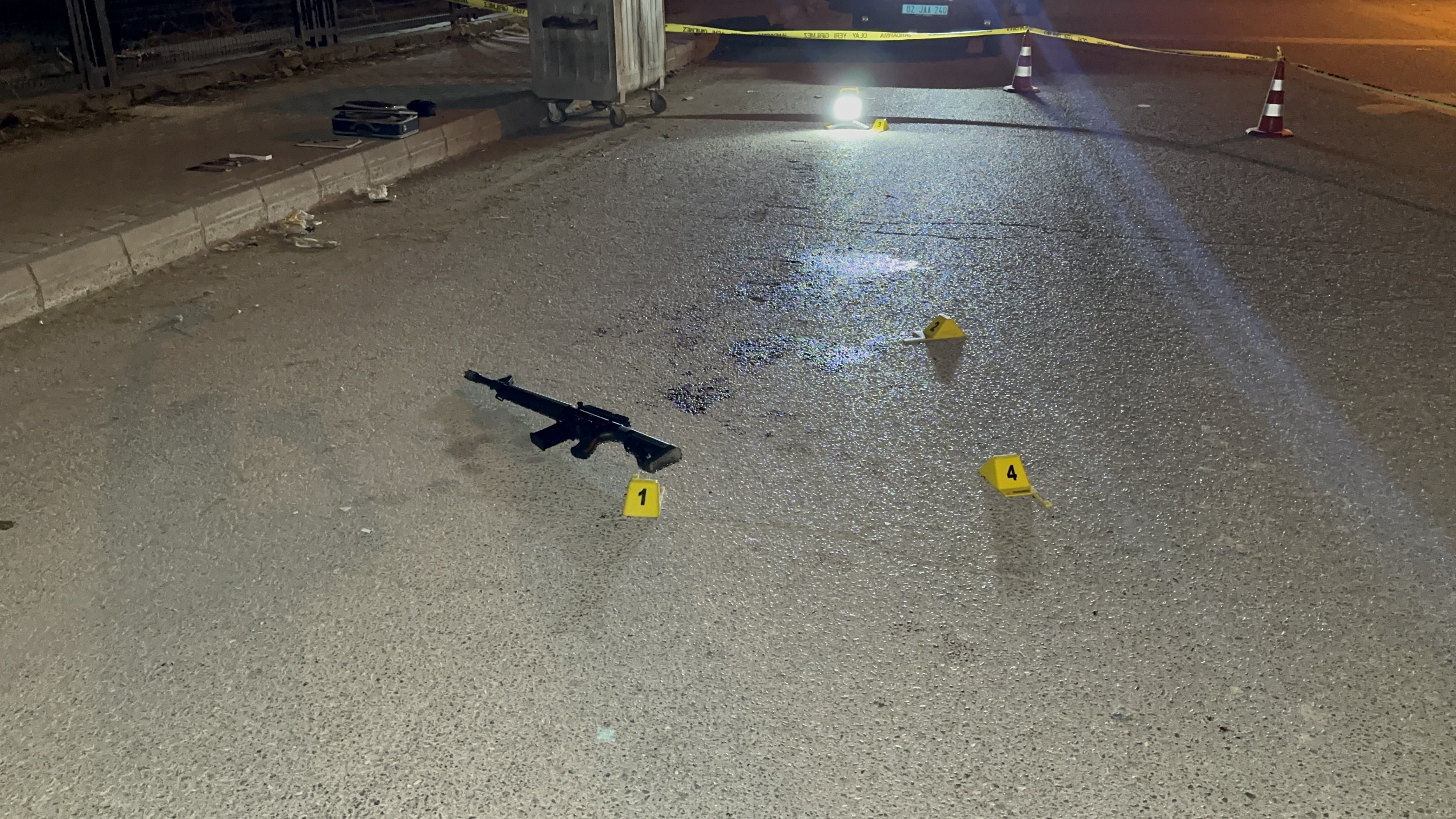 22 Yasindaki Genc Sokak Ortasinda Vurulmus Halde Bulundu (1)