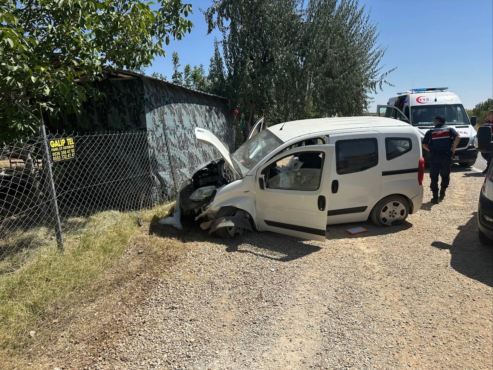 lastik-patlamasi-kazaya-neden-oldu-2-kisi-yaralandi1