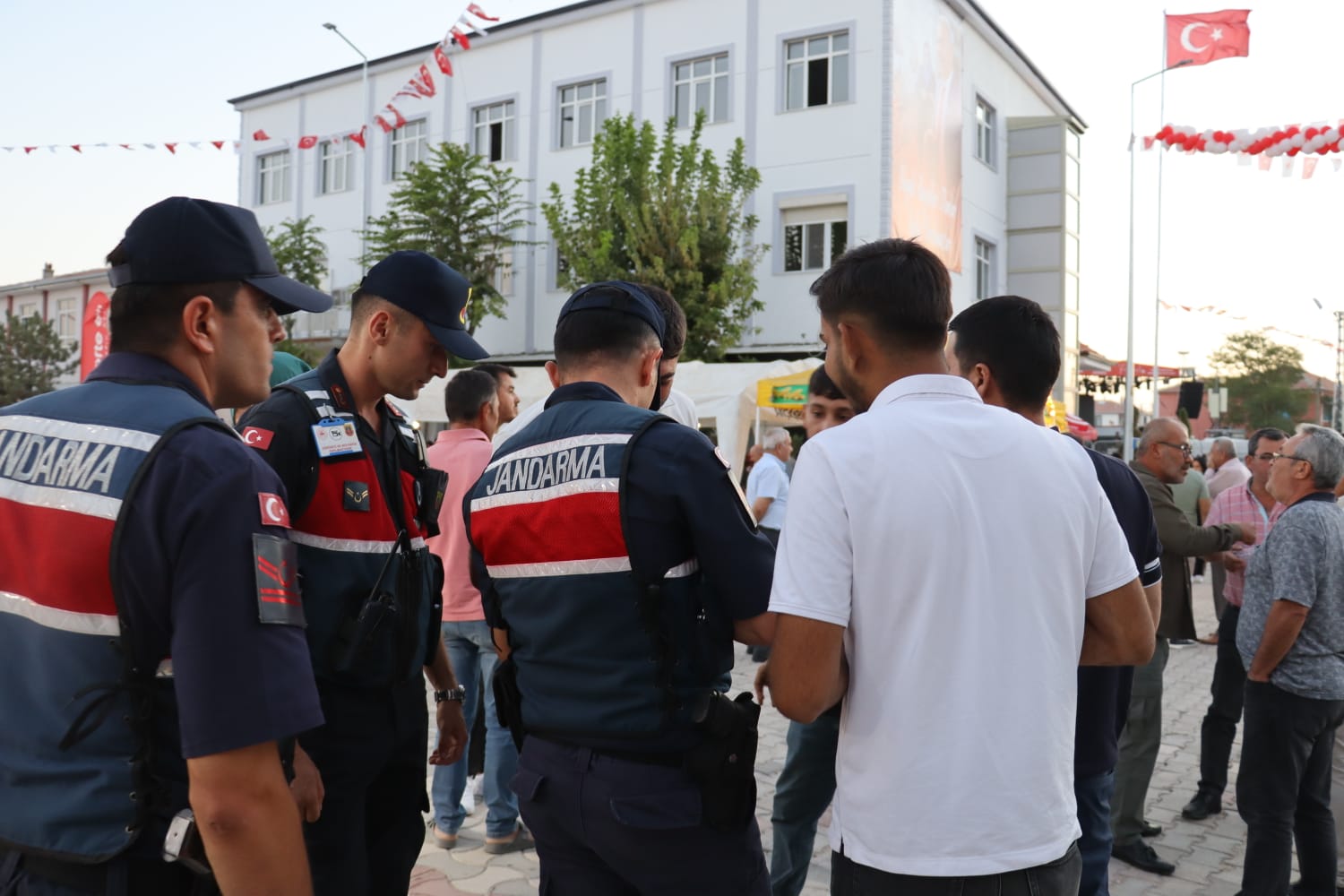 Akcasehir Elma Festivalinde Jandarma Kus Ucurtmadi (7)