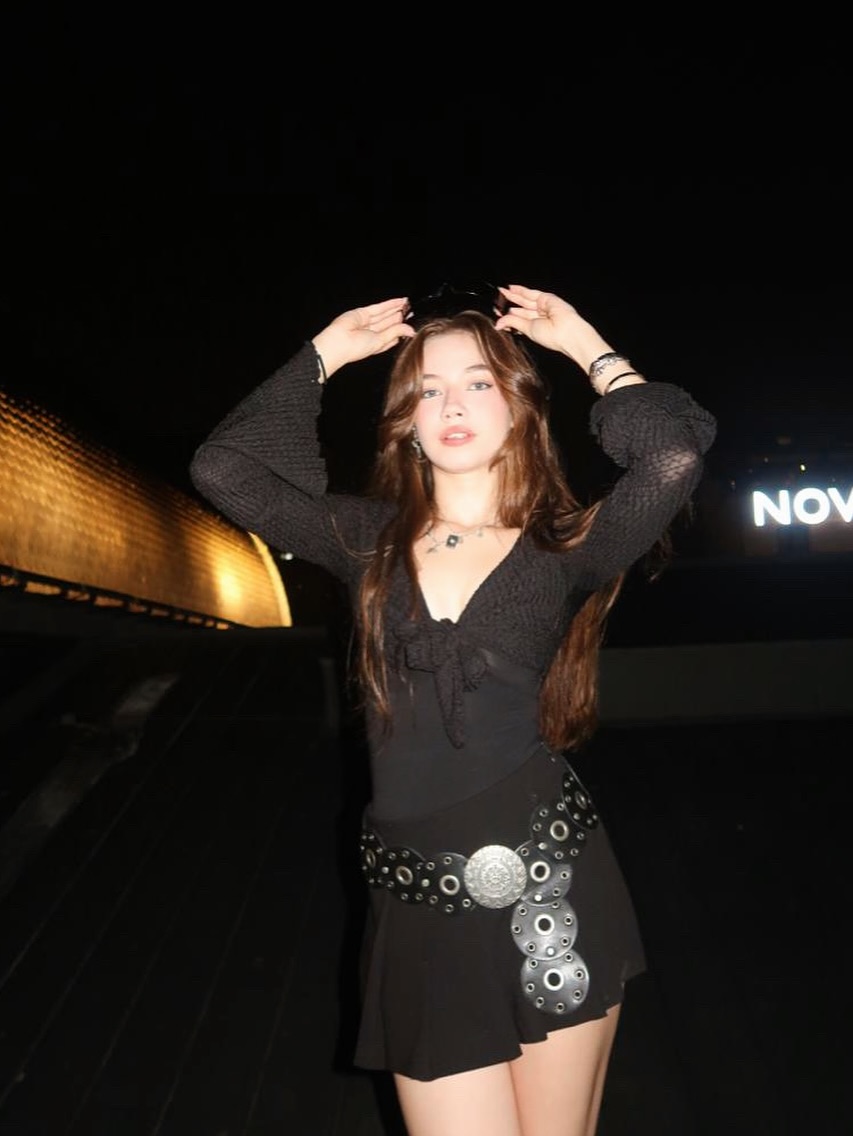 Alisa Sezen Sever Nasil Unlu Oldu (1)