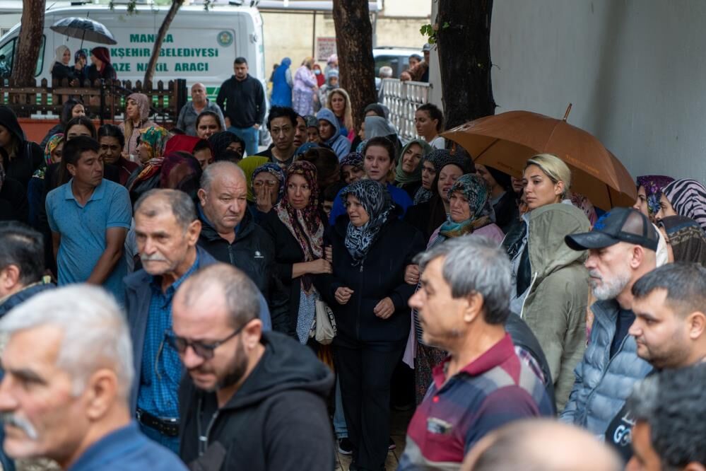 Anne Baba Ve Ogullarina Veda Yurek Burktu1
