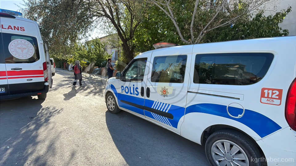 Annesiyle Tartisan Genc Eline Bicagi Aldi Kendini Eve Kilitledi5