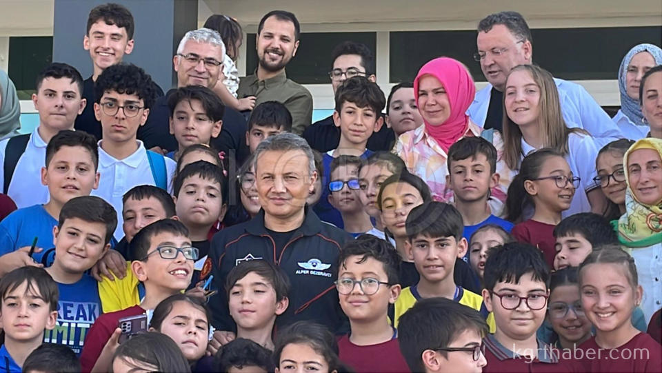 Ilk Turk Astronot Alper Gezeravci Karamanda Ogrencilerle Bulustu1