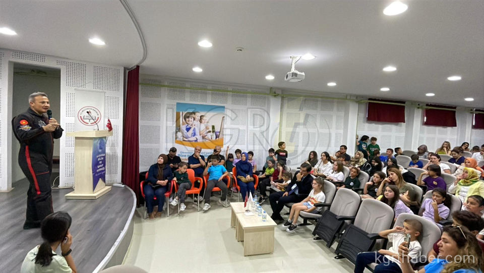 Ilk Turk Astronot Alper Gezeravci Karamanda Ogrencilerle Bulustu10