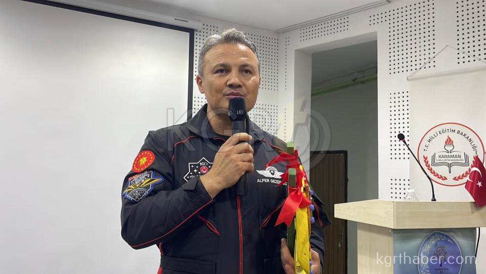 Ilk Turk Astronot Alper Gezeravci Karamanda Ogrencilerle Bulustu11
