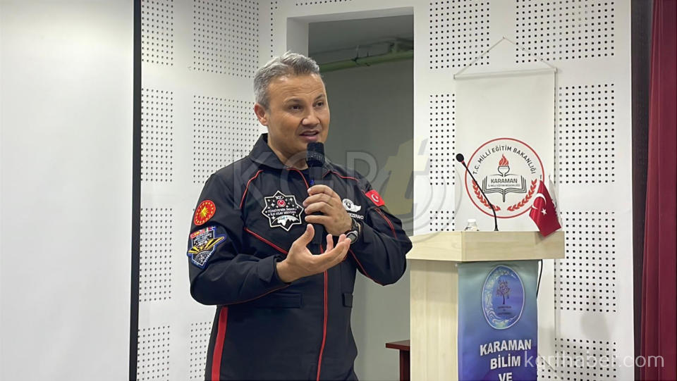 Ilk Turk Astronot Alper Gezeravci Karamanda Ogrencilerle Bulustu7