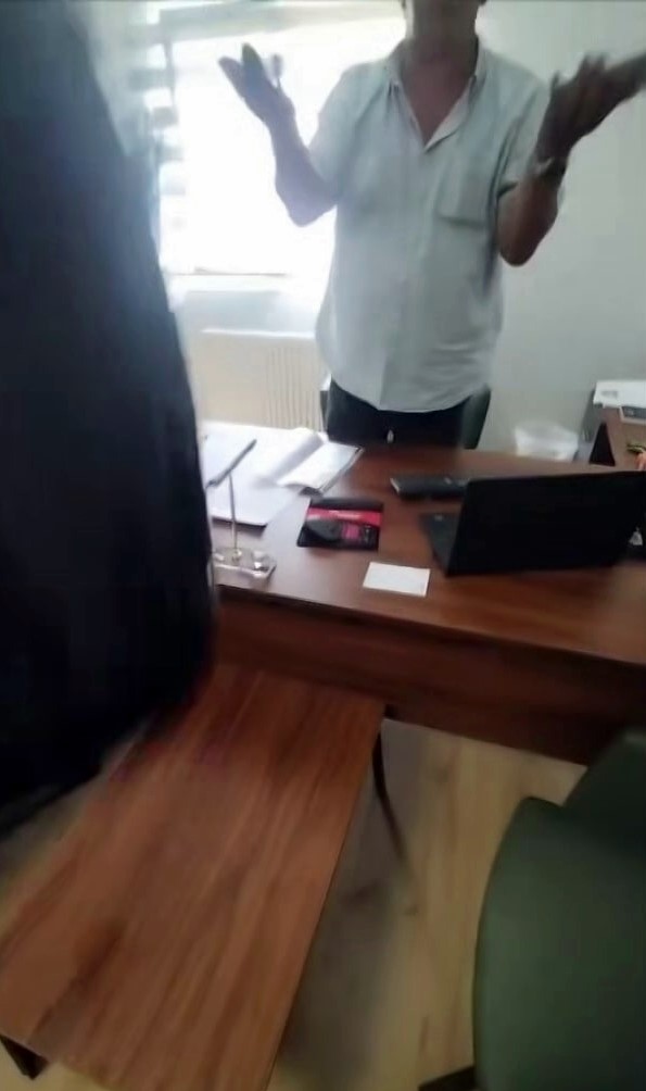 Isten Cikarilan Kadin Santiye Sefinin Uzerine Kaynar Su Doktu (1)