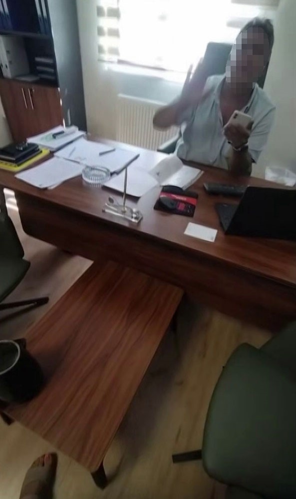 Isten Cikarilan Kadin Santiye Sefinin Uzerine Kaynar Su Doktu (3)