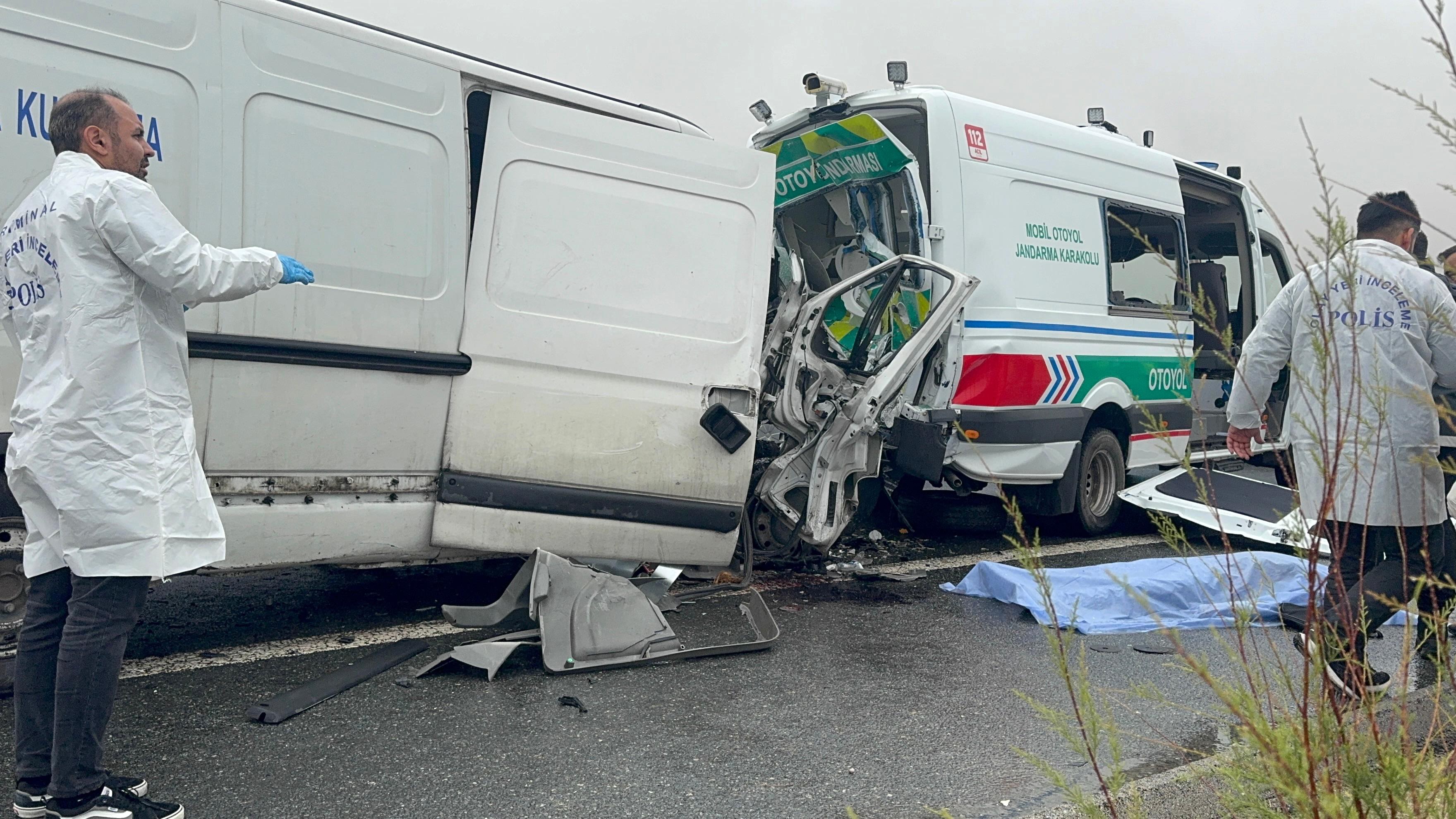 Jandarma Aracina Minibus Carpti 2 Asker Sehit 1 Vatandas Hayatini Kaybetti (1)