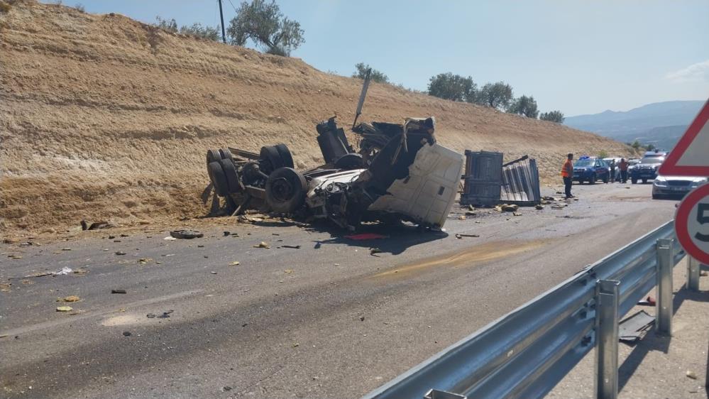 Karaman Mut Yolu Olum Viraji Yine Faciaya Sahne Oldu (2)-1