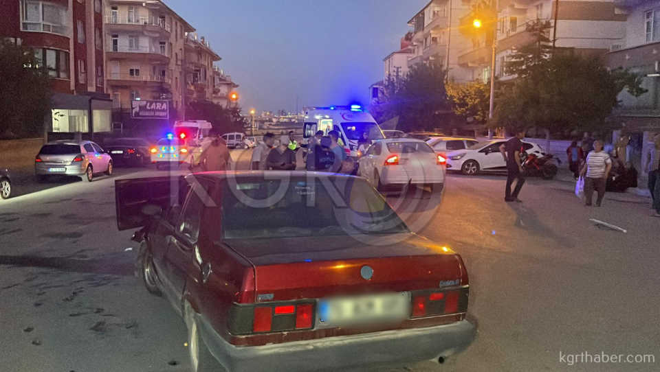 Karamanda 2 Otomobil Kavsakta Carpisti 2 Yarali0