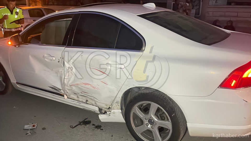 Karamanda 2 Otomobil Kavsakta Carpisti 2 Yarali6