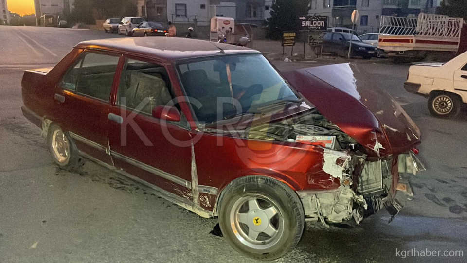 Karamanda 2 Otomobil Kavsakta Carpisti 2 Yarali8