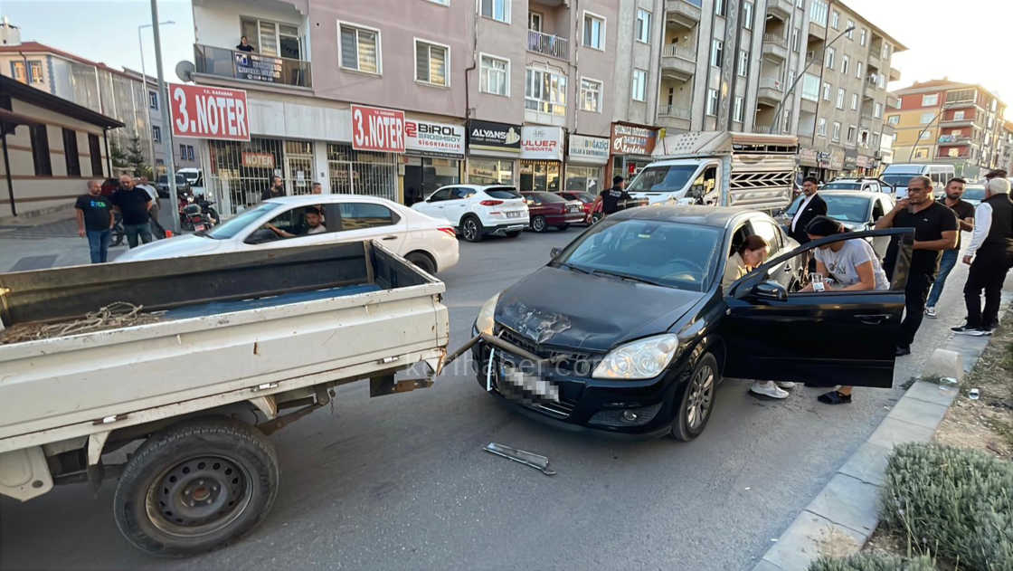 Karamanda 3 Aracli Zincirleme Kaza 1 Yarali10