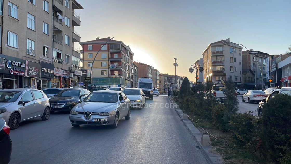 Karamanda 3 Aracli Zincirleme Kaza 1 Yarali11