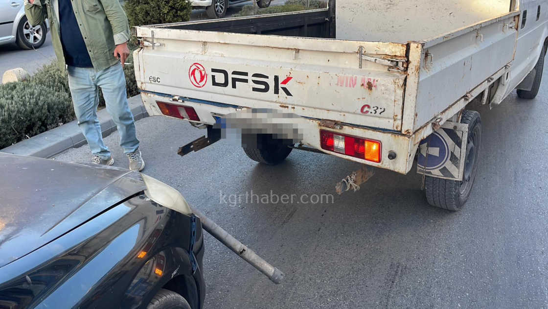 Karamanda 3 Aracli Zincirleme Kaza 1 Yarali7