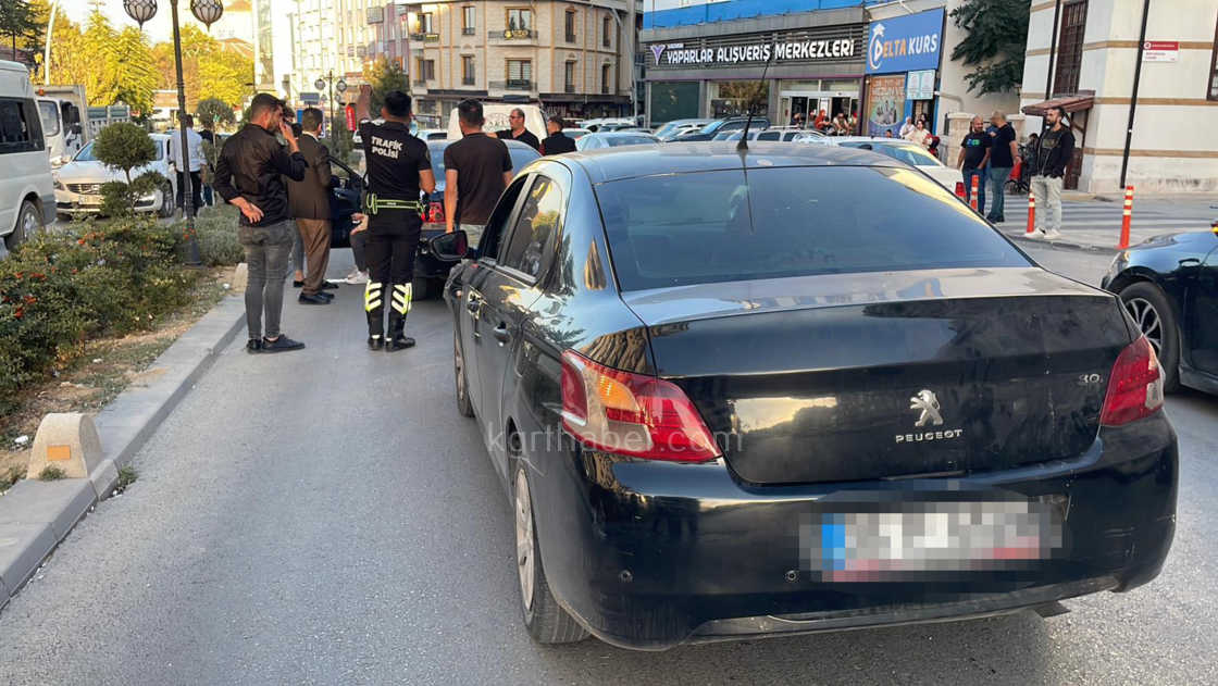 Karamanda 3 Aracli Zincirleme Kaza 1 Yarali9