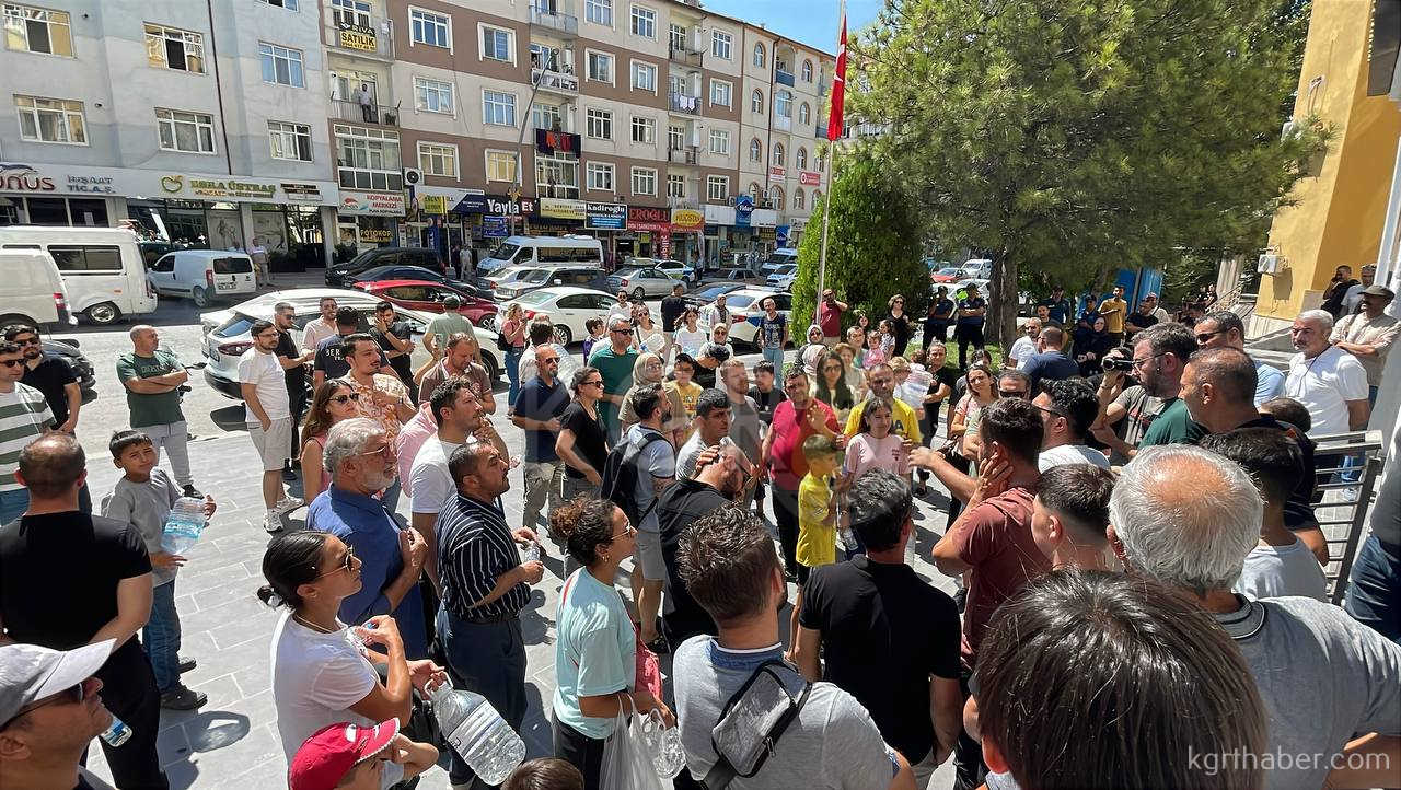 Karamanda 3 Gundur Susuz Kalan Site Halkindan Eylem12