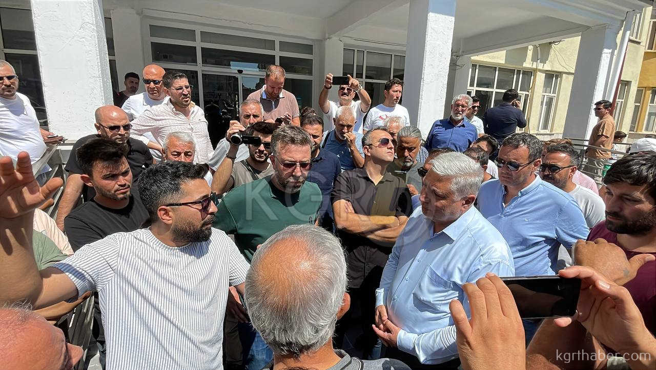 Karamanda 3 Gundur Susuz Kalan Site Halkindan Eylem7