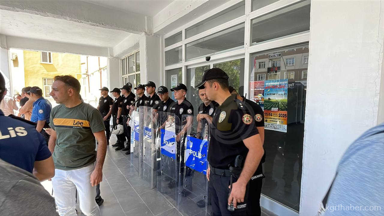 Karamanda 3 Gundur Susuz Kalan Site Halkindan Eylem8