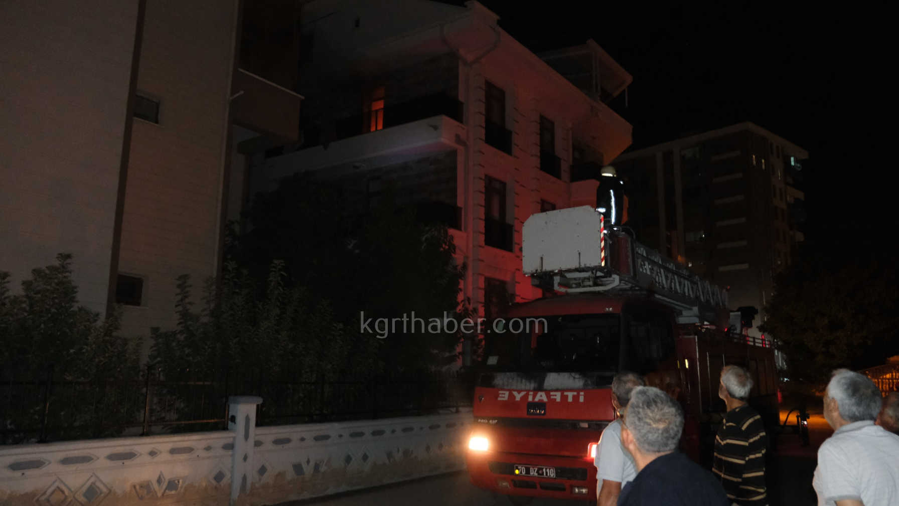 Karamanda 3 Katli Apartmanda Yangin Panigi0