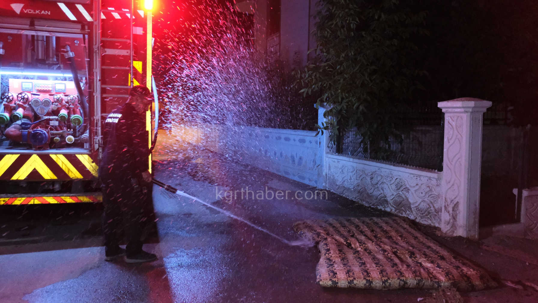 Karamanda 3 Katli Apartmanda Yangin Panigi9