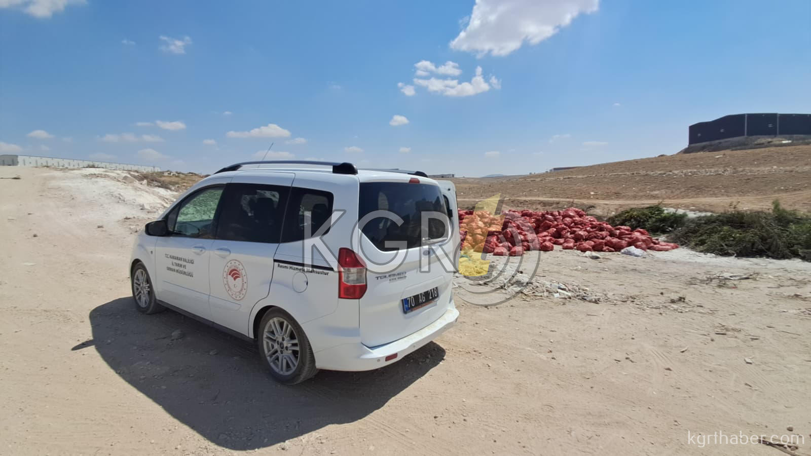 Karamanda Bos Araziye Tonlarca Sogan Doktuler1