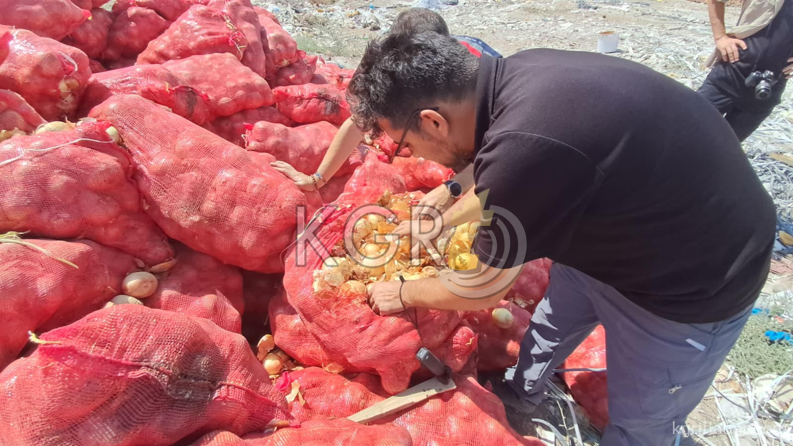 Karamanda Bos Araziye Tonlarca Sogan Doktuler3