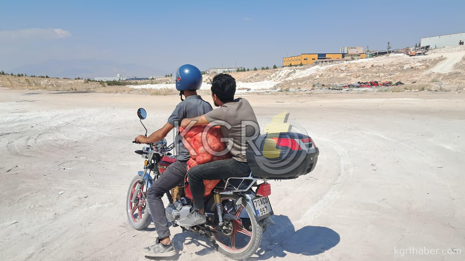 Karamanda Bos Araziye Tonlarca Sogan Doktuler5