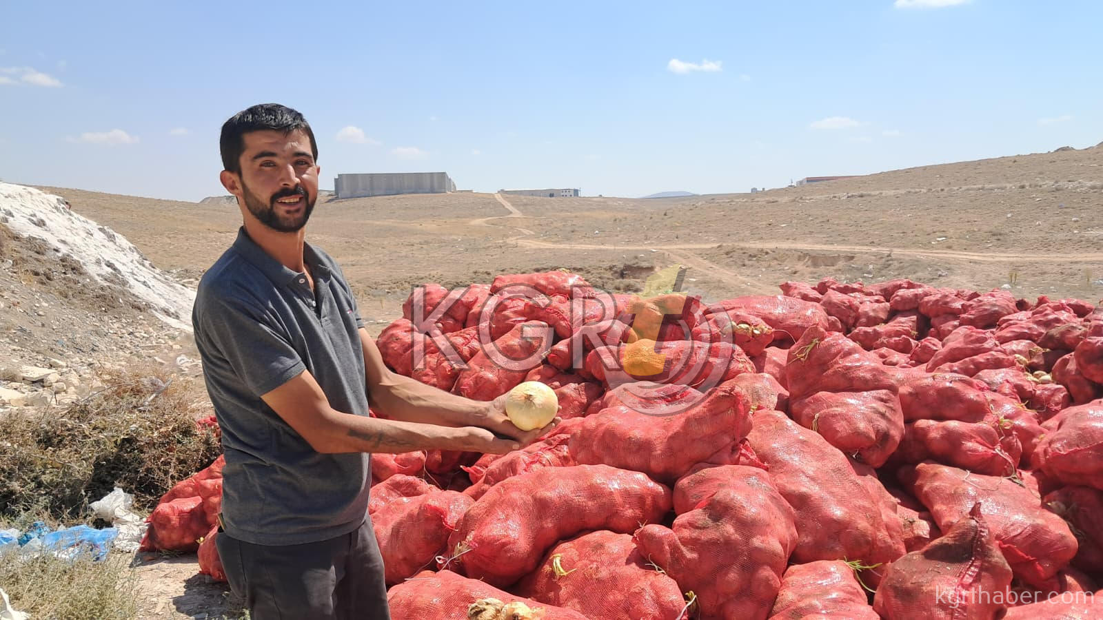 Karamanda Bos Araziye Tonlarca Sogan Doktuler9