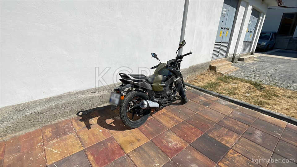 Karamanda Devrilen Motosikletin Surucusu Yaralandi5