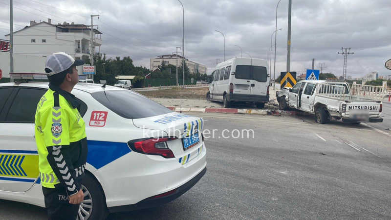 Karamanda Ekmek Tasiyan Aracla Kamyonet Carpisti 1 Yarali1