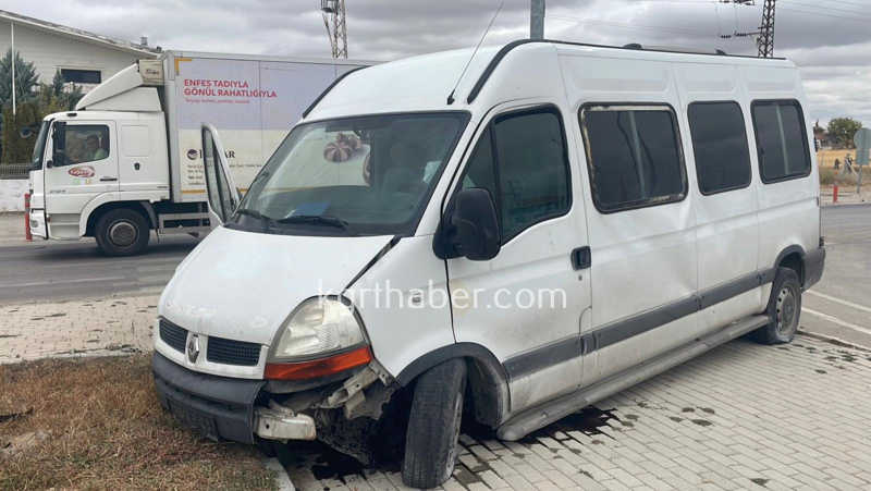 Karamanda Ekmek Tasiyan Aracla Kamyonet Carpisti 1 Yarali10