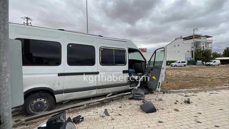 Karamanda Ekmek Tasiyan Aracla Kamyonet Carpisti 1 Yarali12