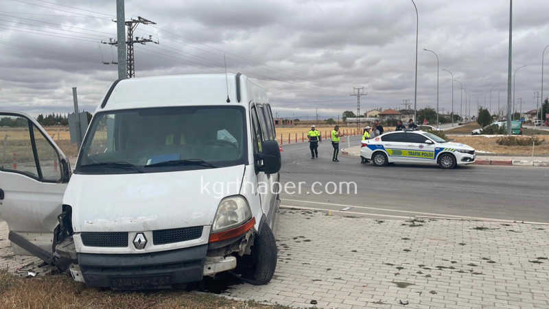 Karamanda Ekmek Tasiyan Aracla Kamyonet Carpisti 1 Yarali13