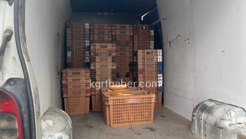 Karamanda Ekmek Tasiyan Aracla Kamyonet Carpisti 1 Yarali15