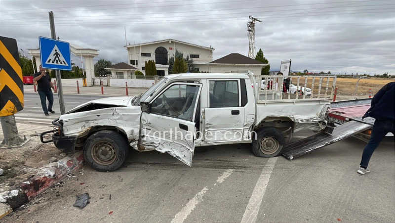 Karamanda Ekmek Tasiyan Aracla Kamyonet Carpisti 1 Yarali19