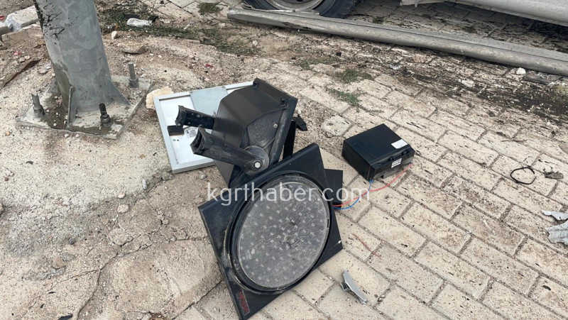 Karamanda Ekmek Tasiyan Aracla Kamyonet Carpisti 1 Yarali22