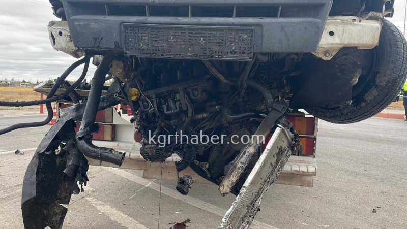Karamanda Ekmek Tasiyan Aracla Kamyonet Carpisti 1 Yarali26